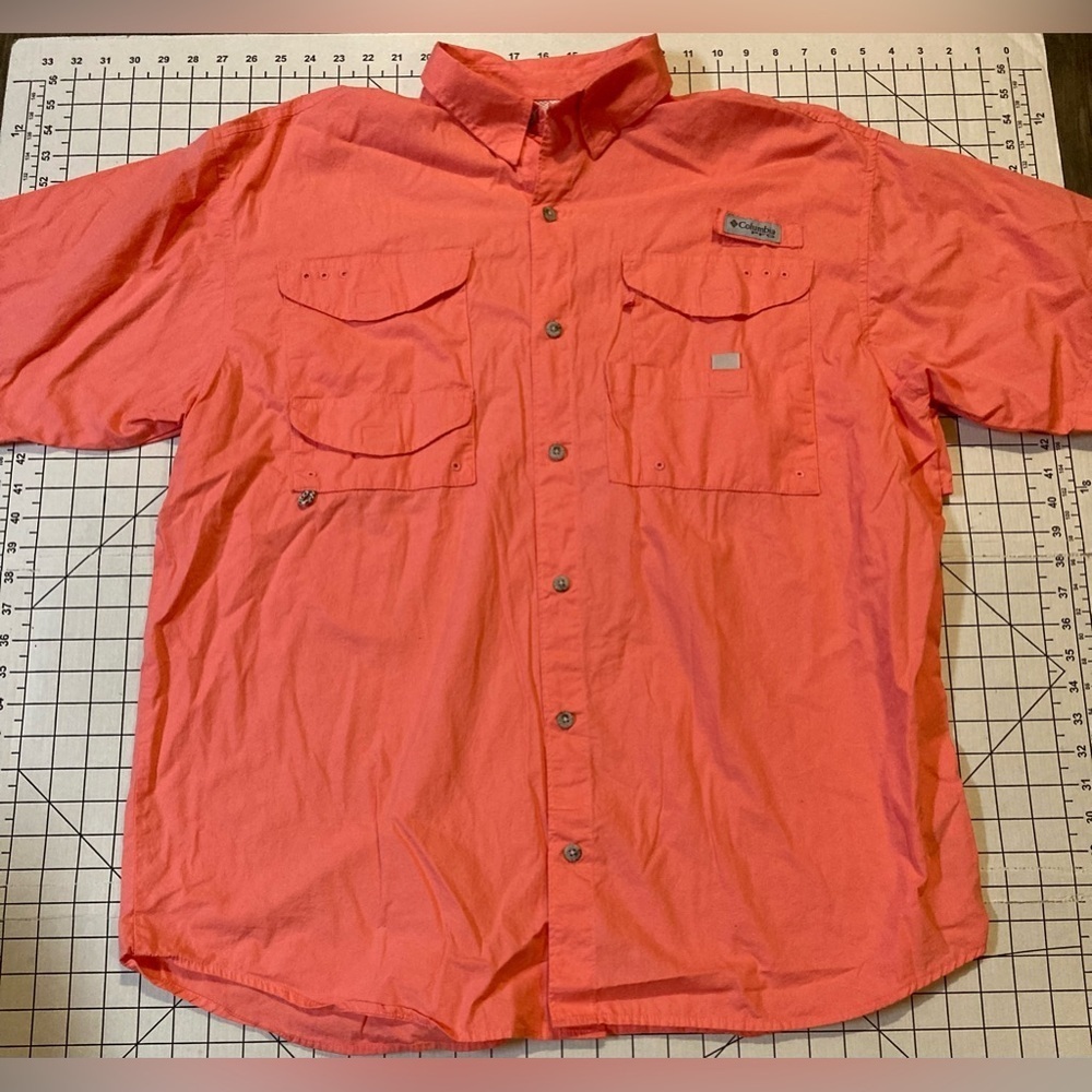 Columbia PFG Men’s Large Coral Button Down Shirt‎